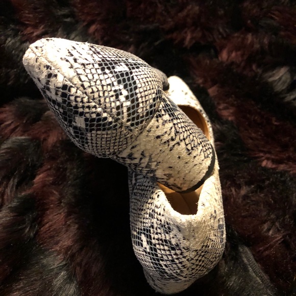NWOT - Corso Como Ryanna Snake Skin Leather Pumps. - Picture 5 of 8